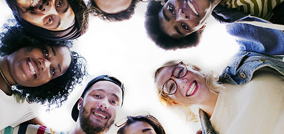 Gruppe Studenten Smilling