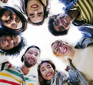 Gruppe Studenten Smilling