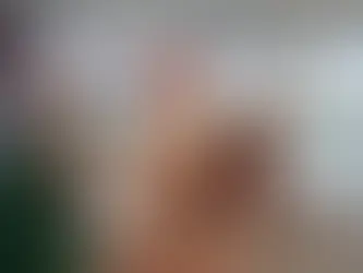 Kim Kardashian adota bob loiro cacheado inspirado nos anos 60 em campanha da Skims