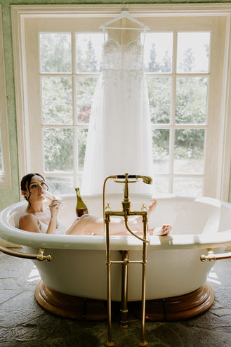 Wedding Hair by Amanda Robyn at the beautiful Eagle Manor Estate Wedding Venue. Photography by Miranda Anderson Photography