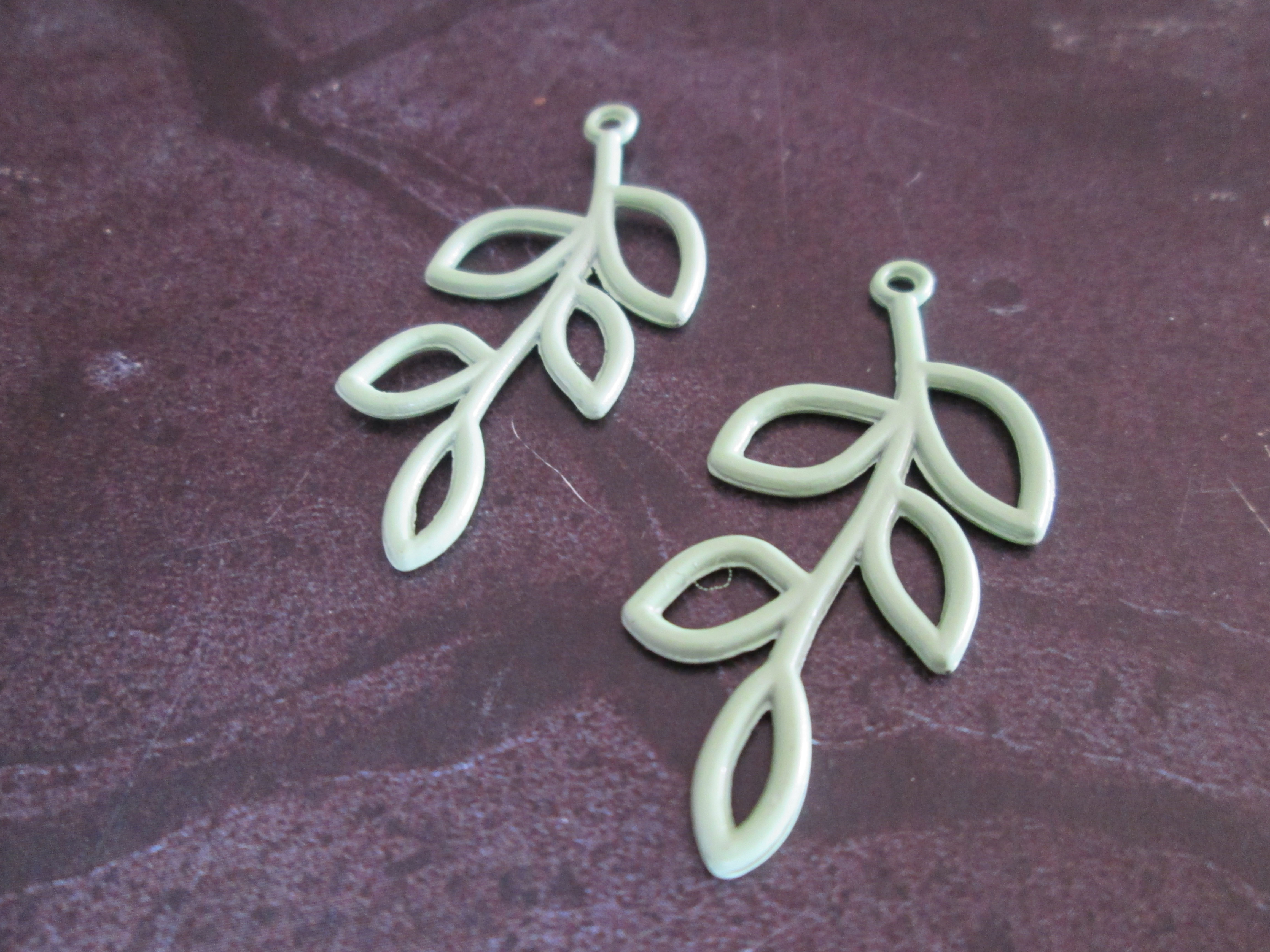 2 leaf charms - light green color - painted metal - 42 x 19 mm