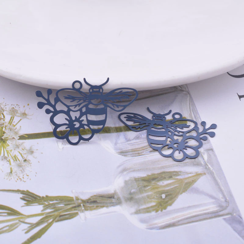 Miniatura: 2 estampes abeille sur sa fleur - 30 x 20 mm - laiton peint - 10 coloris