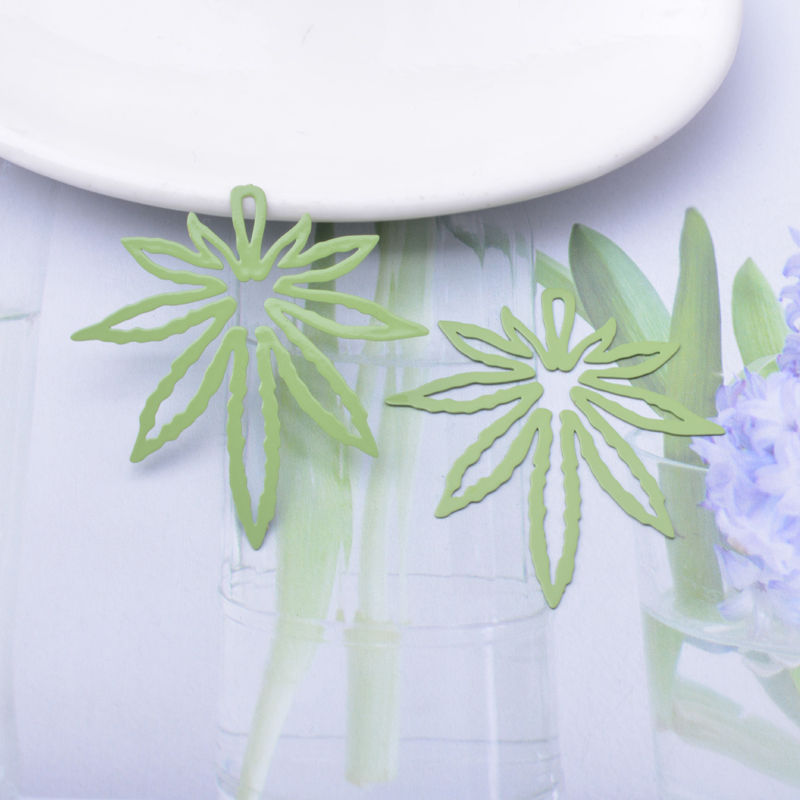Miniatura: 2 estampes feuilles de chanvre  - 41 x 40 mm - 10 coloris - laiton