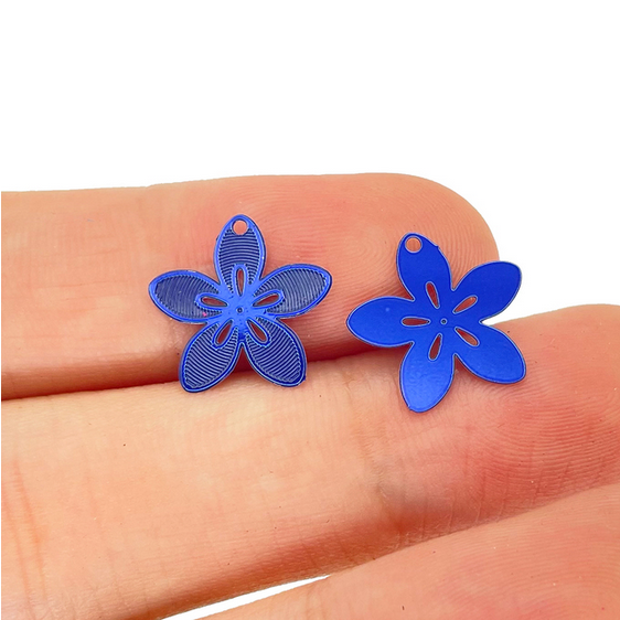 Miniatura: 4 estampes fleurs - 14 x 14 mm - acier inoxydable coloré  - 14