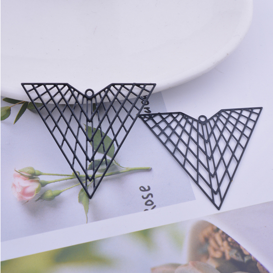 Miniature : 2 estampes triangle - 41 x 37 mm - laiton peint - 11 coloris