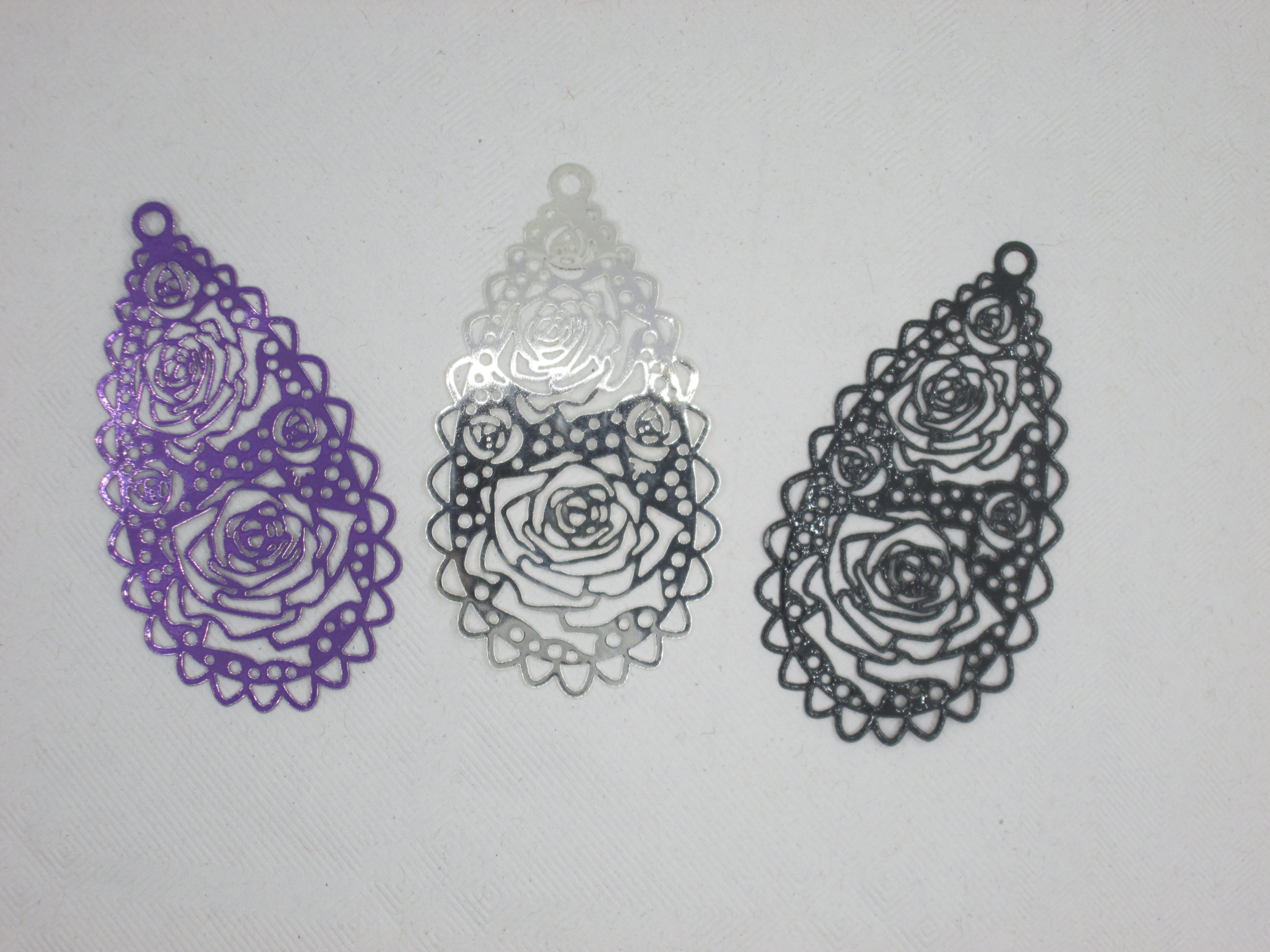 2 estampes gouttes effet metallique - 60 x 33 mm - laiton - 3 coloris