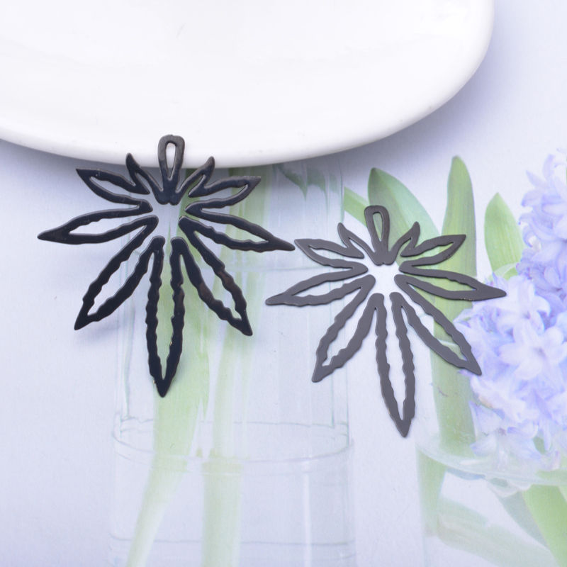 Miniatura: 2 estampes feuilles de chanvre  - 41 x 40 mm - 10 coloris - laiton