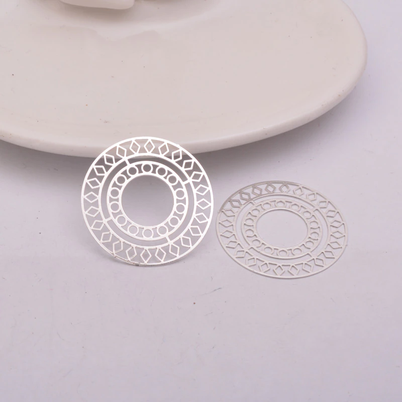 Thumbnail: 2 round stamps - 30 mm - painted brass - 8 colors to choose from