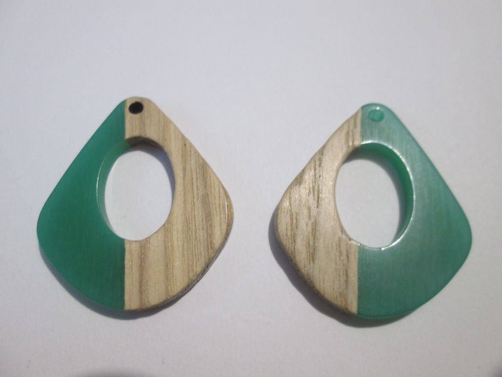 Miniatura: 2 pendentifs gouttes ajourées -  bois et résine - 33 x 28 mm - 15 coloris