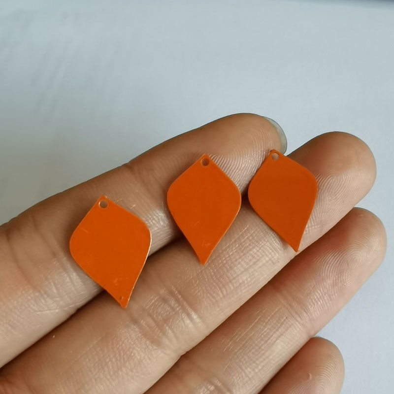 Miniature : 4 estampes gouttes - 18 x 12 mm  - laiton peint -  12 coloris