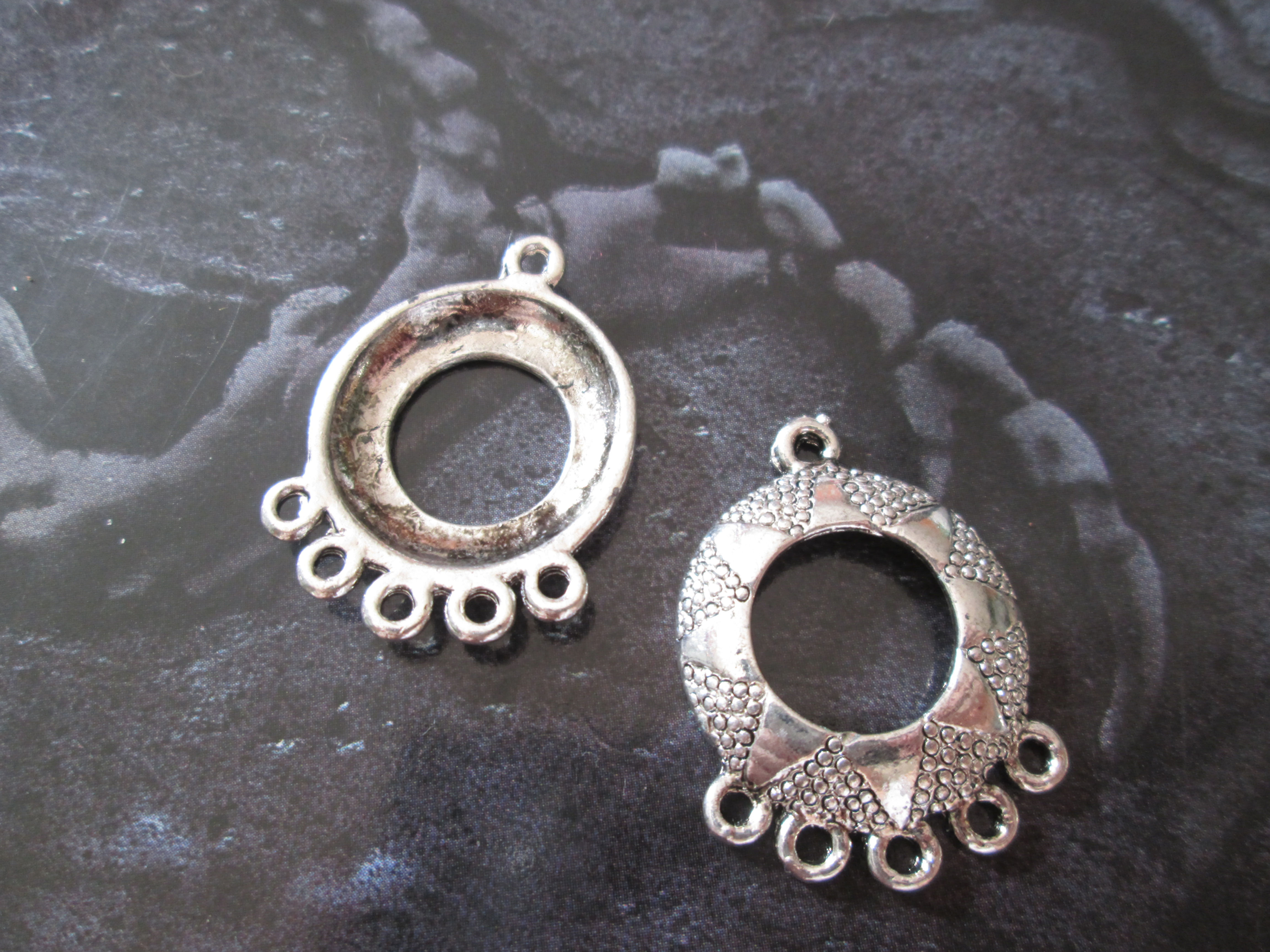 2 round connectors - 28 x 21 mm silver metal candlestick