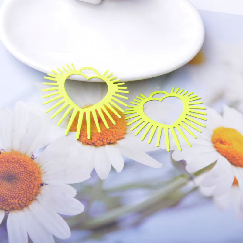 Miniature : 2 estampes coeur soleil  - 43 x 37 mm - 11 coloris - laiton