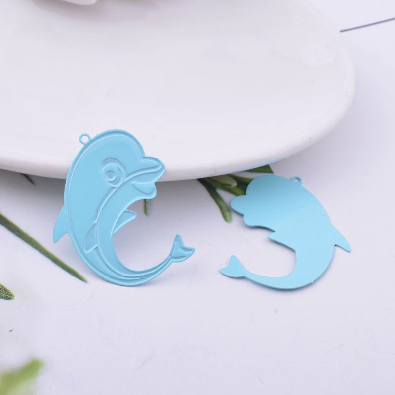 Miniature : 2 estampes dauphin - 25 x 32 mm - laiton peint - 10 coloris