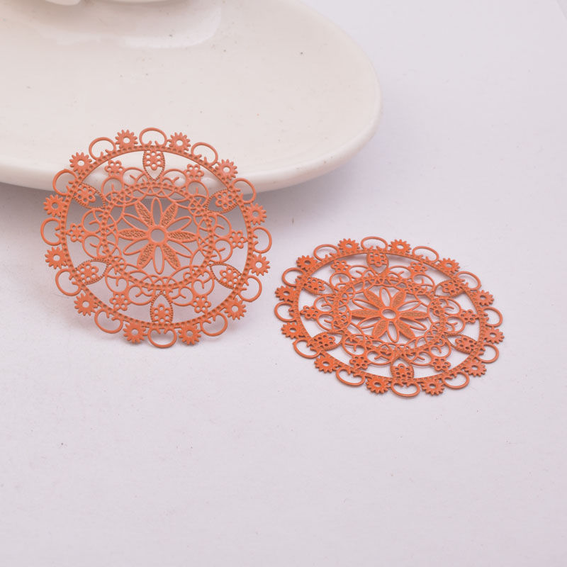Miniatura: 2 estampes rondes ajourées  - 39 mm - laiton peint - 10 coloris