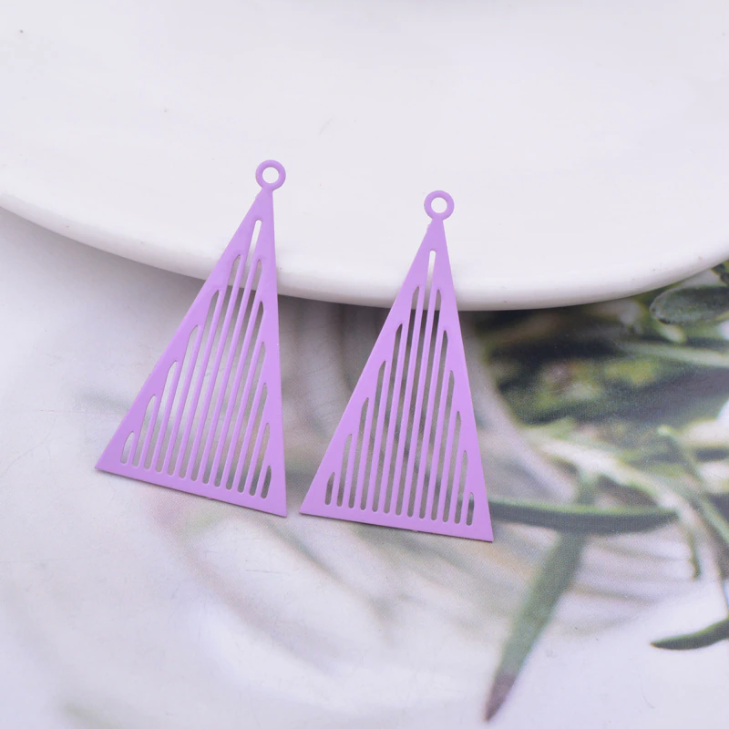 Thumbnail: 2 openwork triangle prints - 35 x 20 mm - painted brass - 11 colors to choose from