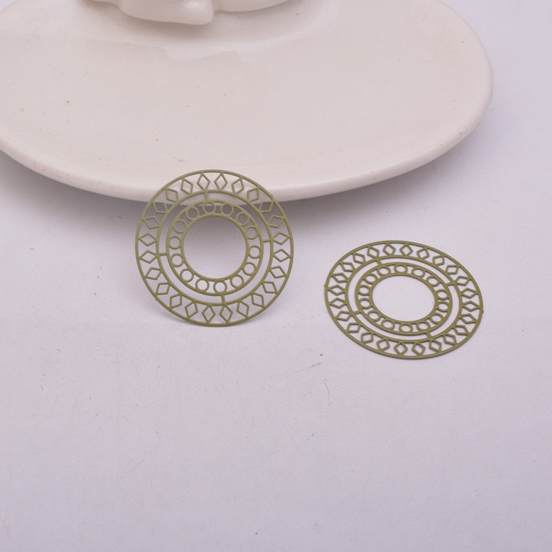 Thumbnail: 2 round stamps - 30 mm - painted brass - 8 colors to choose from