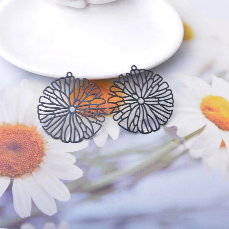 Thumbnail: 2 estampes fleurs - 38 x 36 mm - 10 coloris - laiton