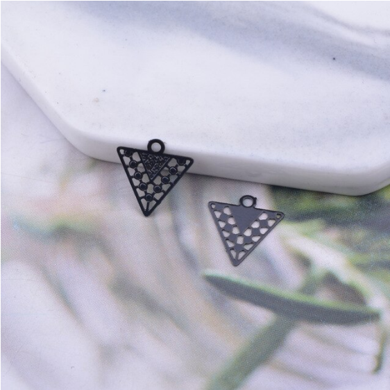 Thumbnail: 4 estampes triangle ajourés - 11 x 10 mm - laiton peint - 10 coloris auchoix