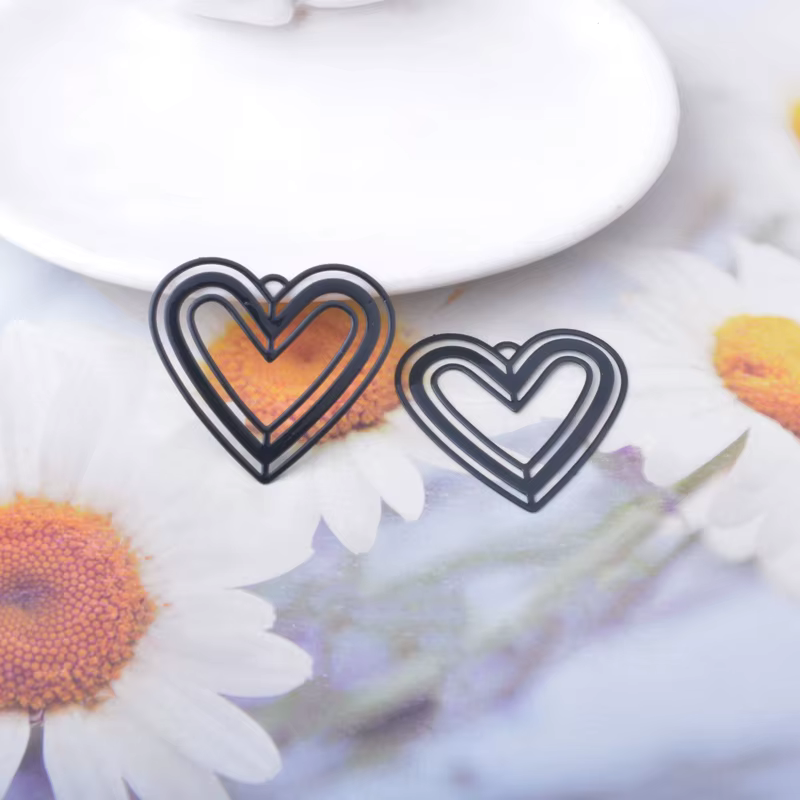 Thumbnail: 2 estampes coeur filigranes - 30 x 33 mm - 10 coloris - laiton