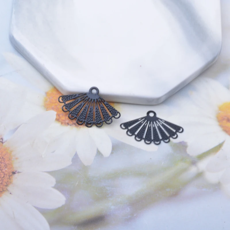 Miniatura: 2 estampes éventail filigrane - 26 x 17 mm - laiton - 10 coloris