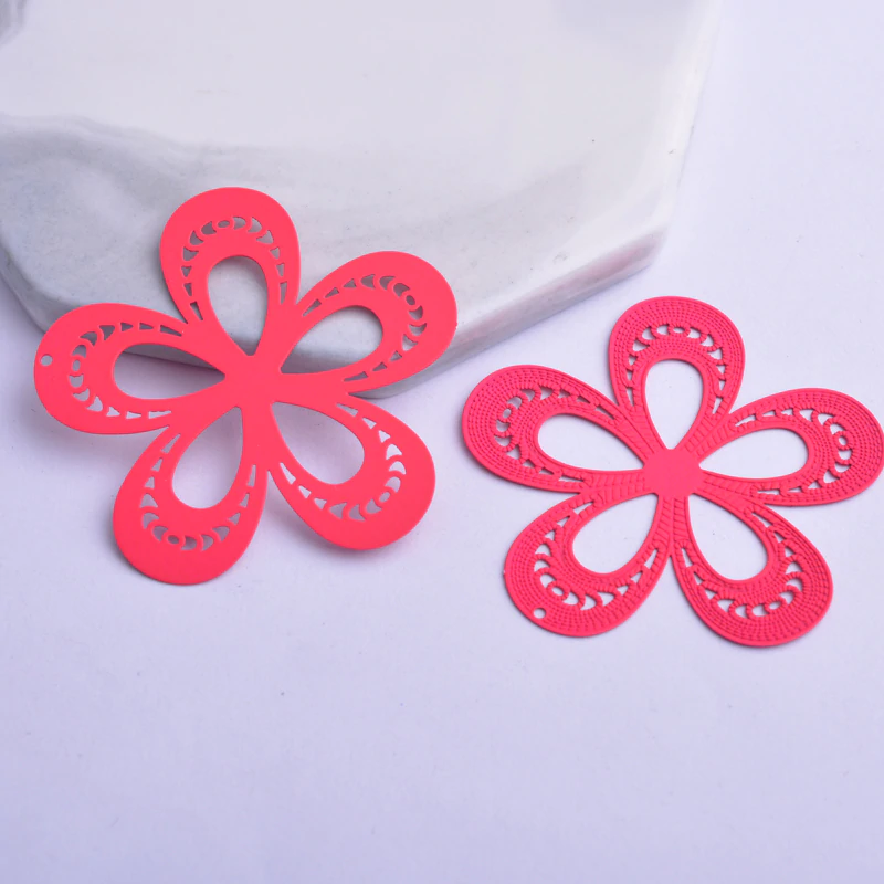 Miniature : 2 estampes fleurs  - 46  mm - laiton - 10 coloris au choix