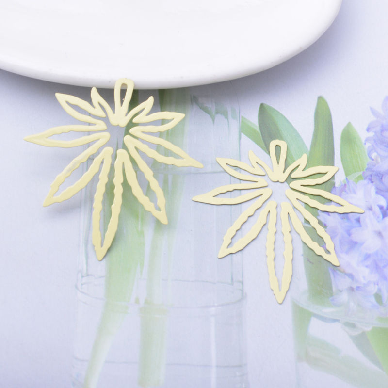 Miniatura: 2 estampes feuilles de chanvre  - 41 x 40 mm - 10 coloris - laiton