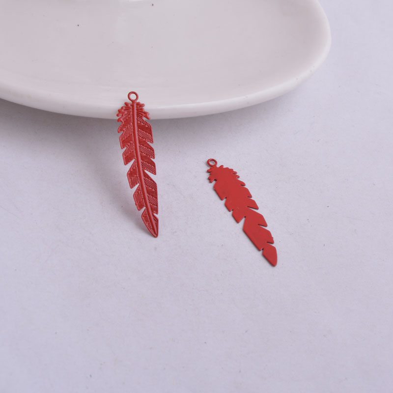 Miniaturbild: 2 estampes plumes - 35 x 8 mm - laiton peint - 9 coloris