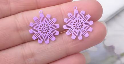 Miniature : 2 estampes fleurs filigranes - 19 x 17 mm - 10 coloris - laiton