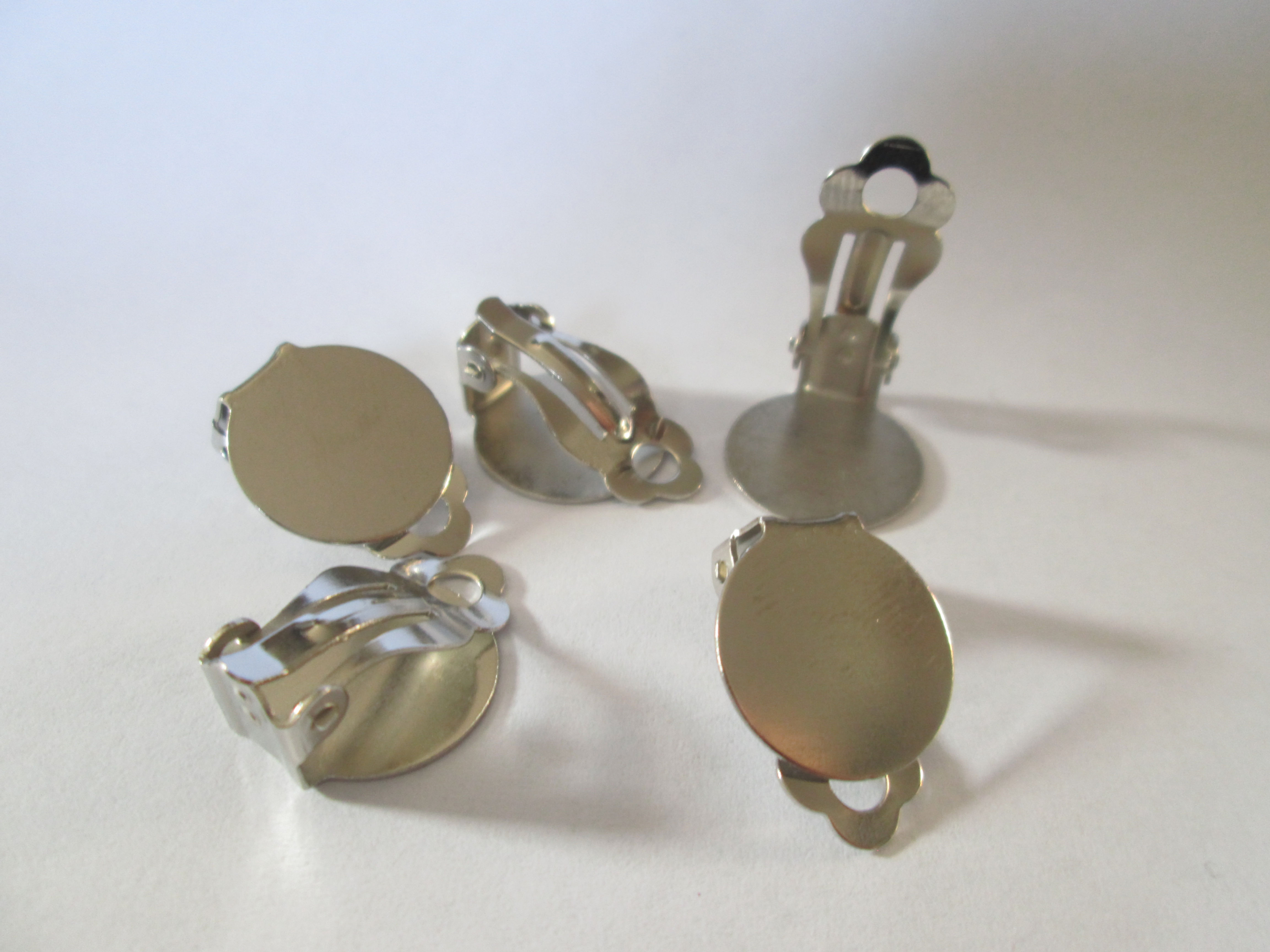10 ear clips - stick-on pad 15mm - brass - rhodium silver