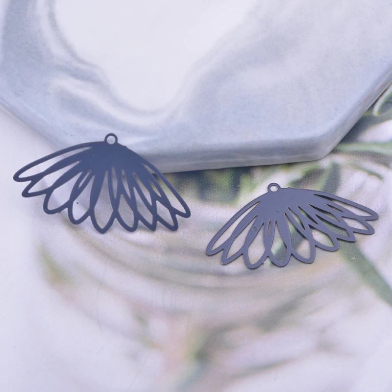Miniatura: 2 estampes  fleurs éventail - 30 x 17 mm - laiton - 12 coloris au