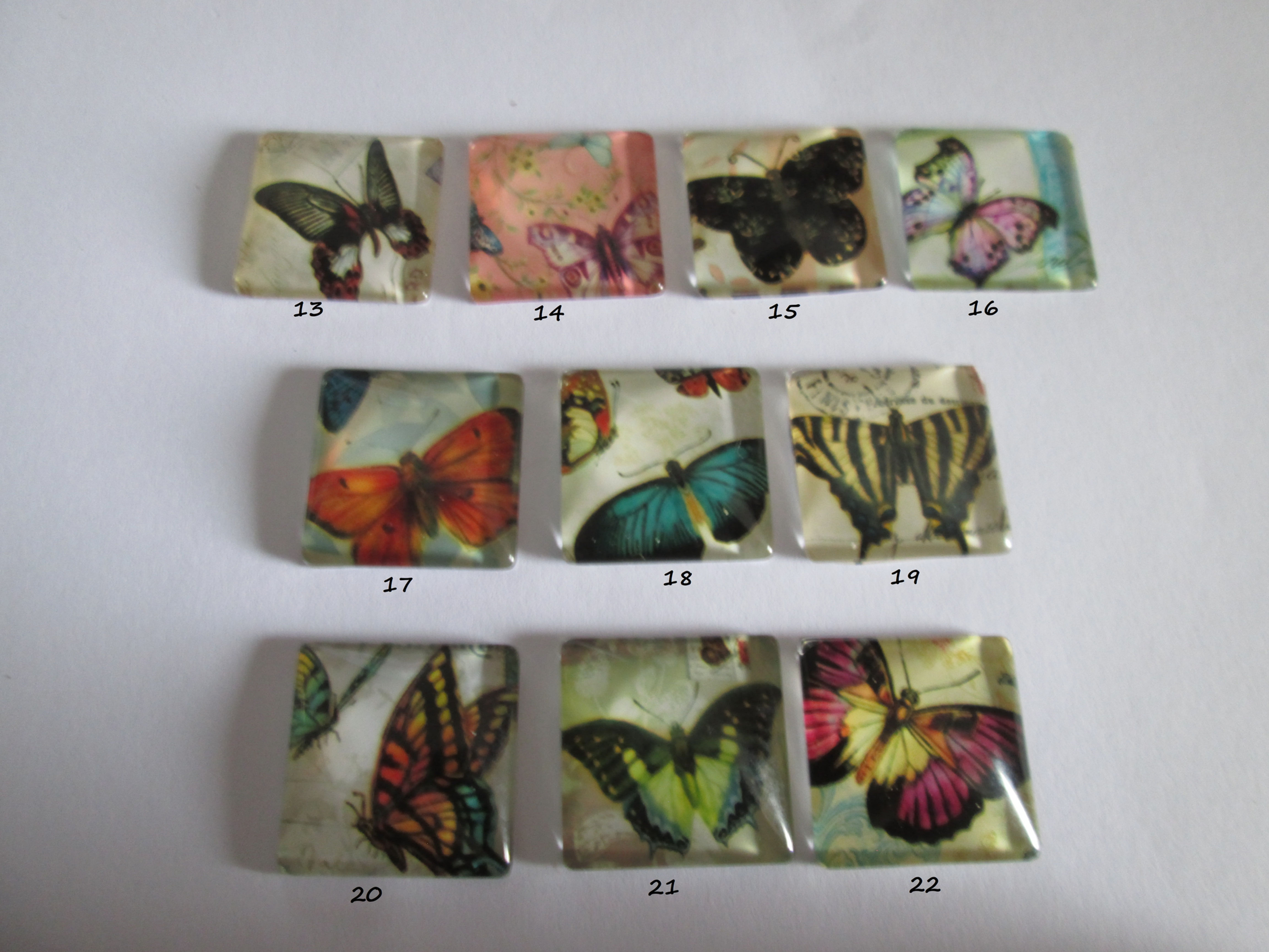 25 mm - cabochon verre carré papillon - 10 modèles