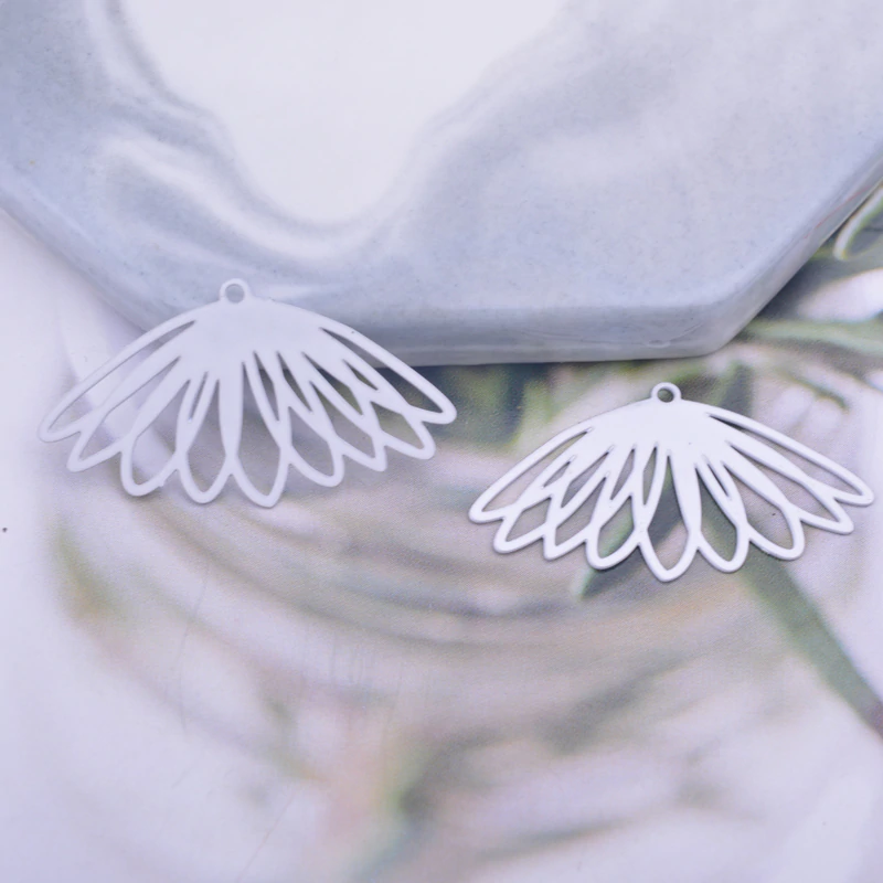 Thumbnail: 2 fan-shaped flower prints - 30 x 17 mm - brass - 11 colors at