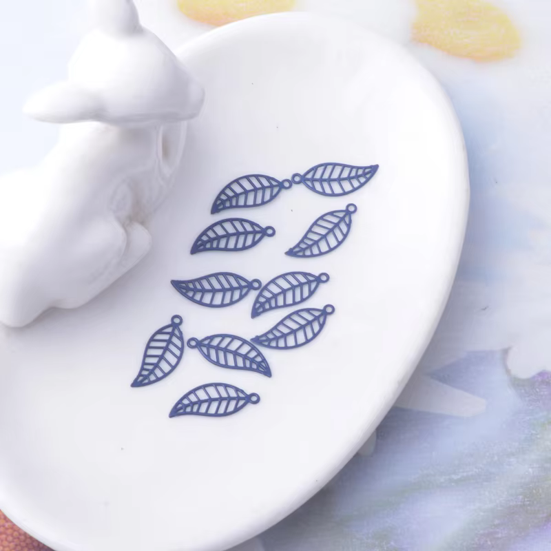 Miniature : 4 estampes feuilles filigranes - 15 x 6 mm - 10 coloris - laiton