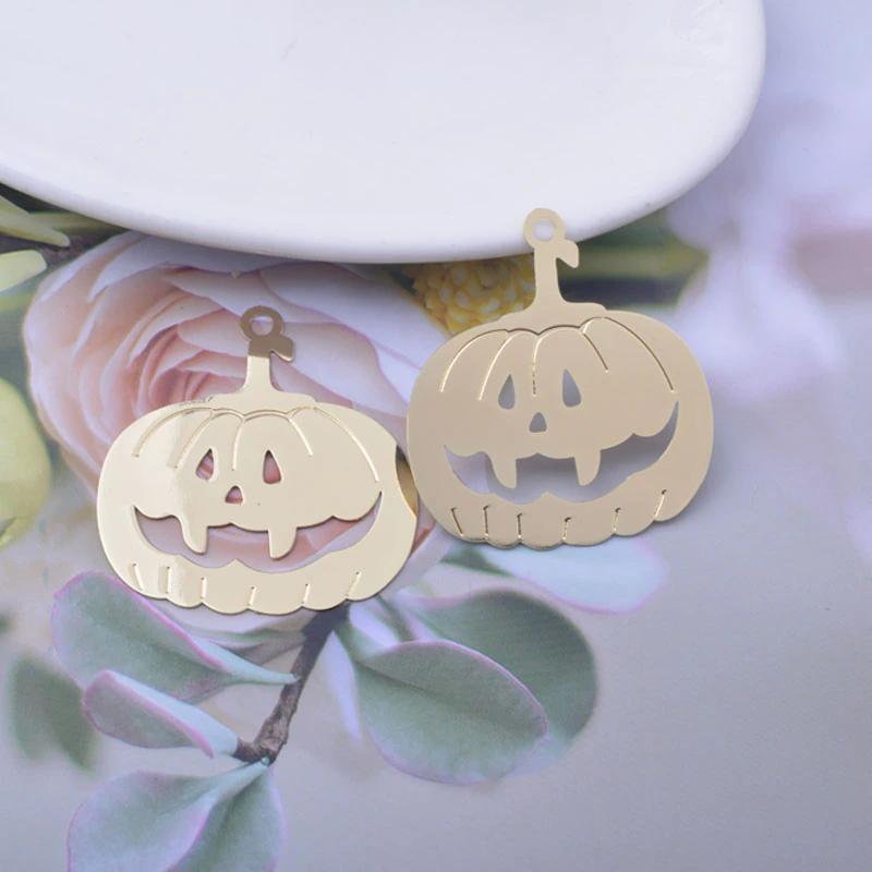 Miniature : 2 estampes citrouille d' Halloween - 36 x 33 mm - 10 coloris - laiton