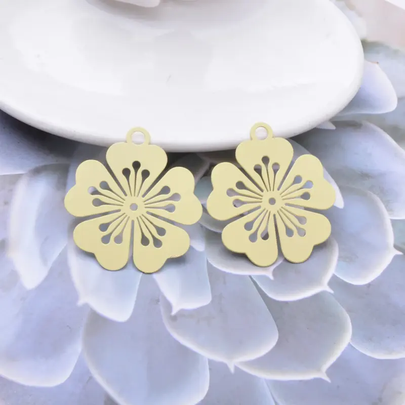 Miniature : 2 estampes fleurs - 37 x 34 mm - laiton - 9 coloris