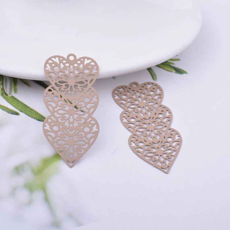 Miniaturbild: 2 estampes coeur  - 45 x 21 mm - laiton peint - 10 coloris