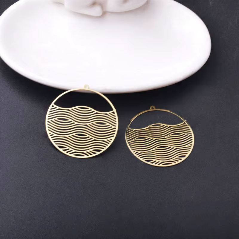Miniatura: 2 estampes rondes motif vagues - 35 x 33 mm - 10 coloris - laiton
