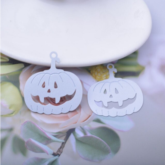 Miniature : 2 estampes citrouille d' Halloween - 36 x 33 mm - 10 coloris - laiton