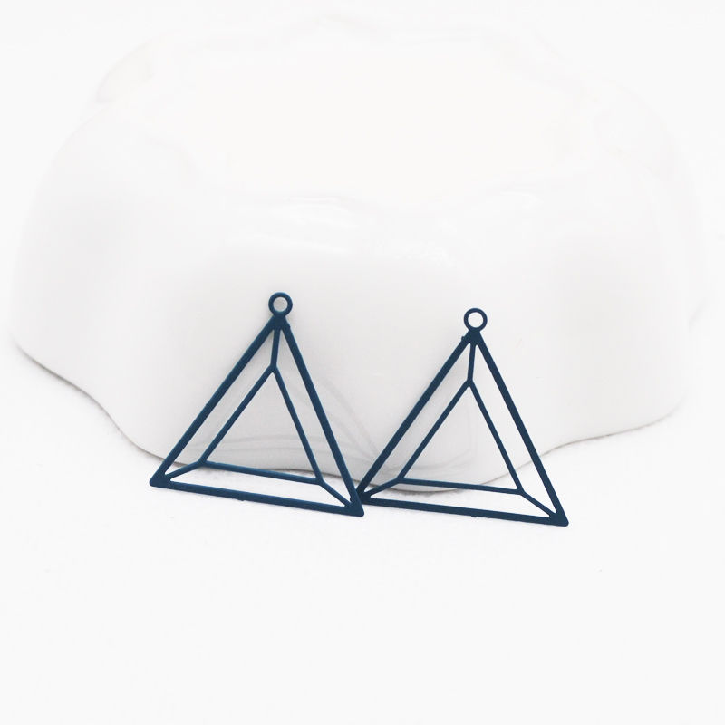 Miniaturbild: 2 estampes triangle filigranes - 20 x 19 mm - laiton peint - 5 coloris au choix
