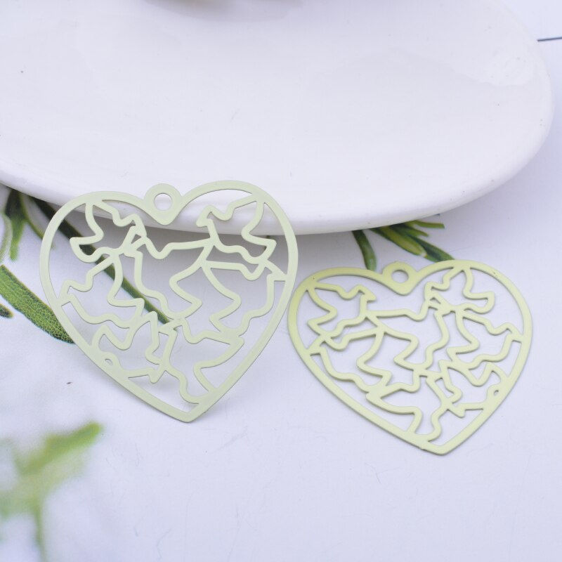 Miniature : 2 estampes coeur motif colombe -  39 x 37 mm - laiton peint - 11 coloris