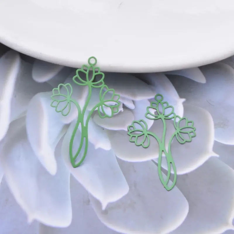 Miniature : 2 estampes fleurs filigranes - 35 x 22 mm - laiton - 10 coloris
