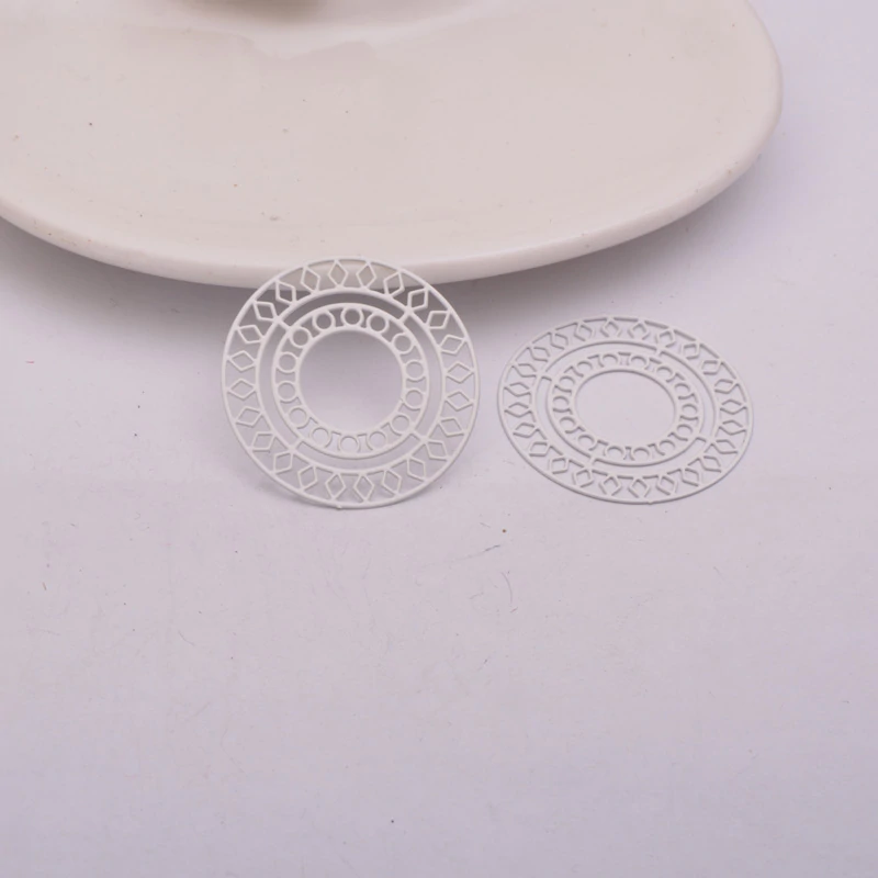 Thumbnail: 2 round stamps - 30 mm - painted brass - 8 colors to choose from