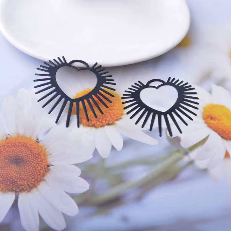 Thumbnail: 2 estampes coeur soleil  - 43 x 37 mm - 11 coloris - laiton
