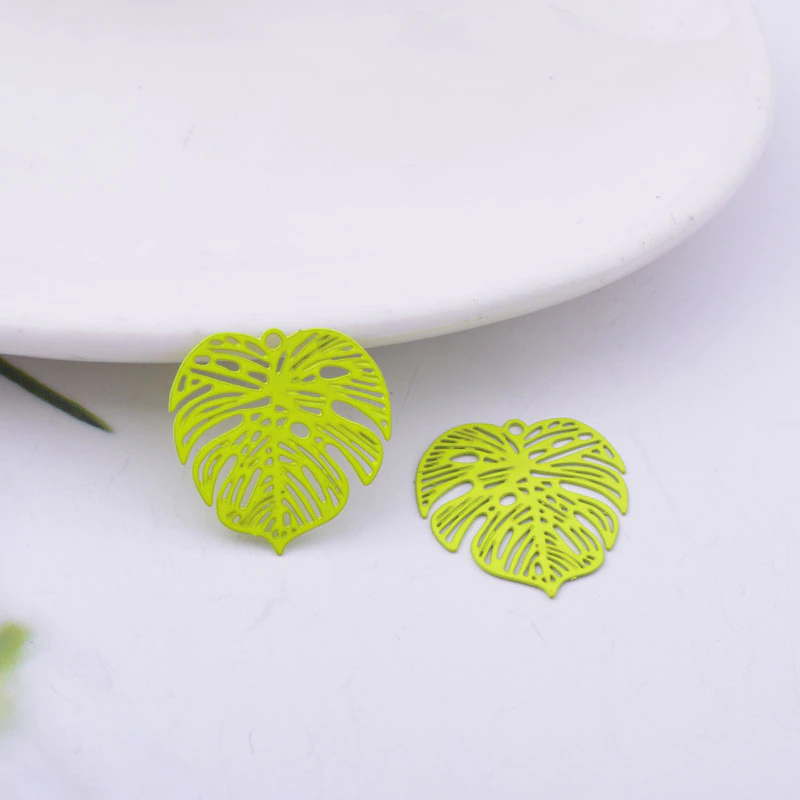 Miniature : 2 estampes feuilles monstera - 19 x 19 mm - laiton peint - 12 coloris