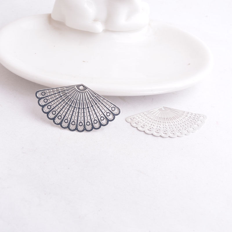 Miniatura: 2 estampes éventail - 39 x 22 mm  - laiton peint -  13 coloris