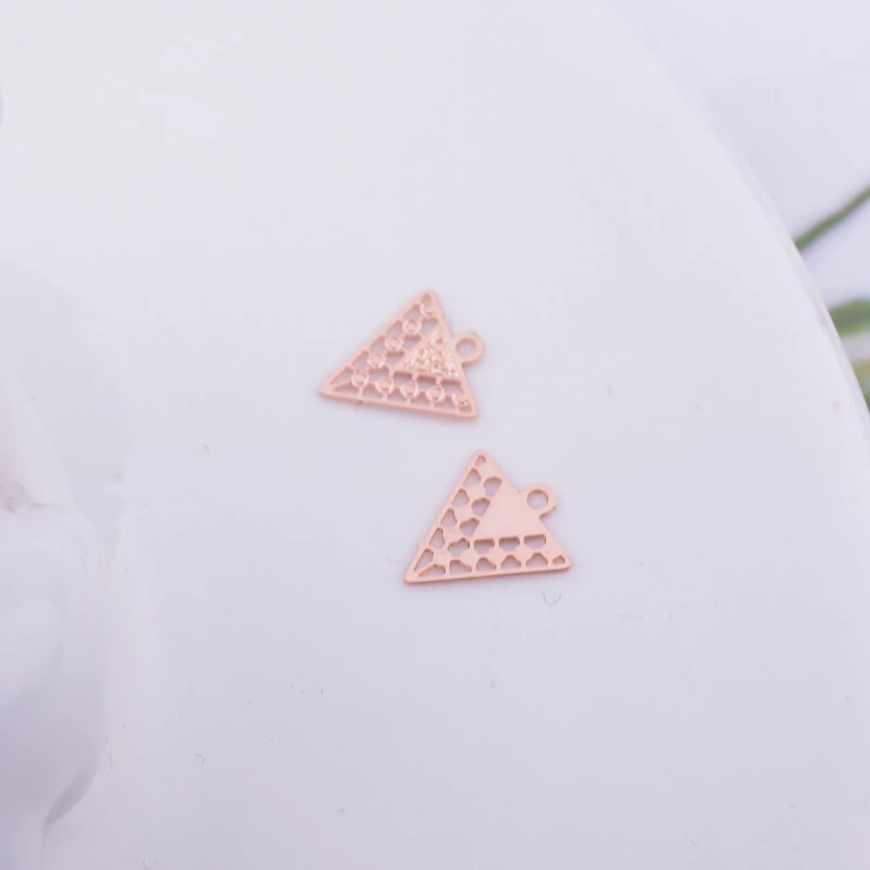 Thumbnail: 4 estampes triangle ajourés - 11 x 10 mm - laiton peint - 10 coloris auchoix