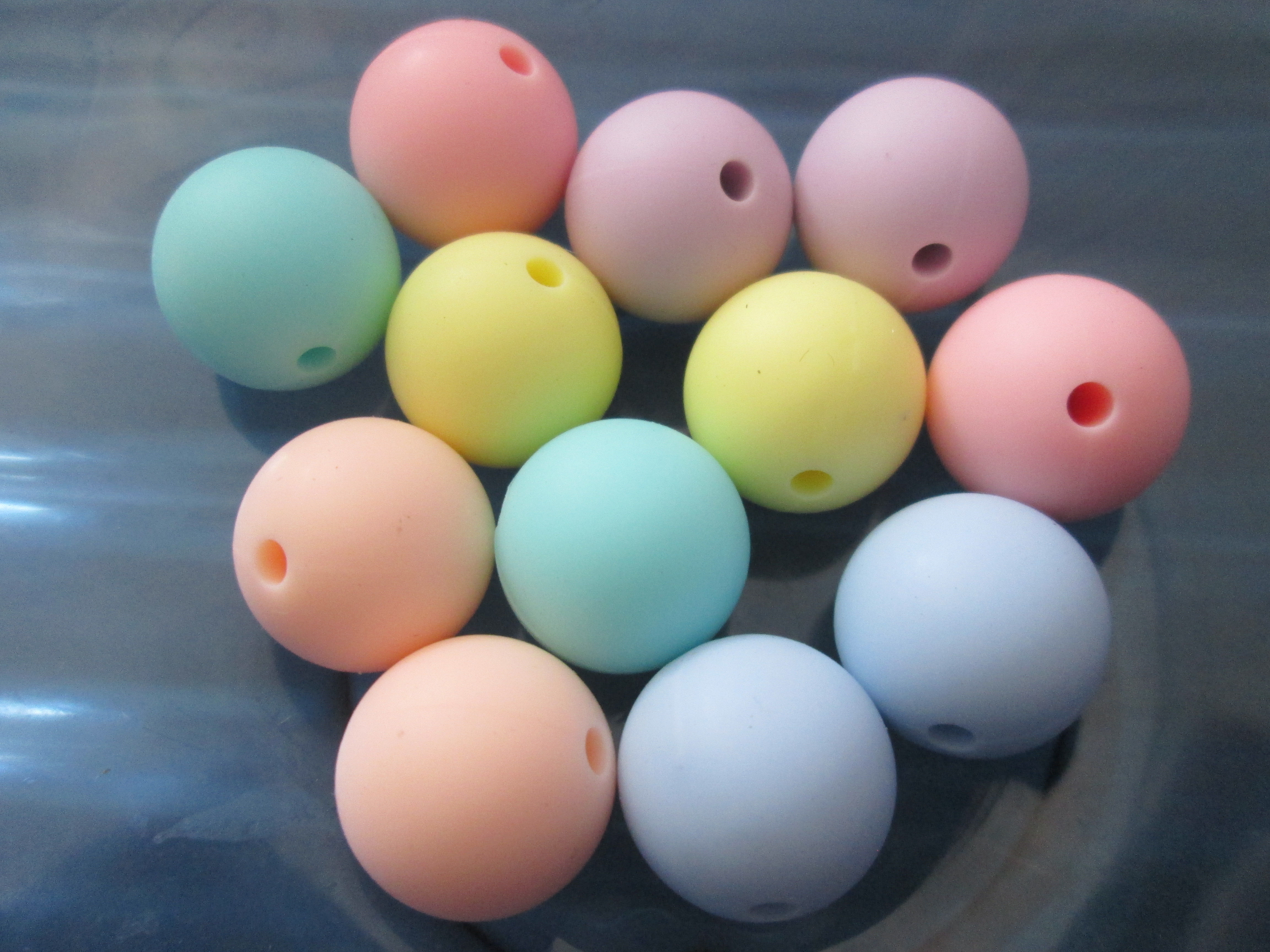 15 mm - 5 perles rondes en silicone - 6 coloris au choix