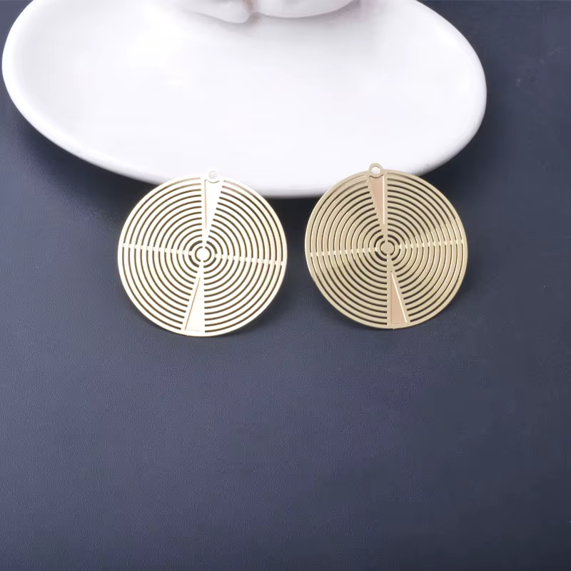 Miniature : 2 estampes rondes filigranes - 37 x 35 mm - 10 coloris - laiton