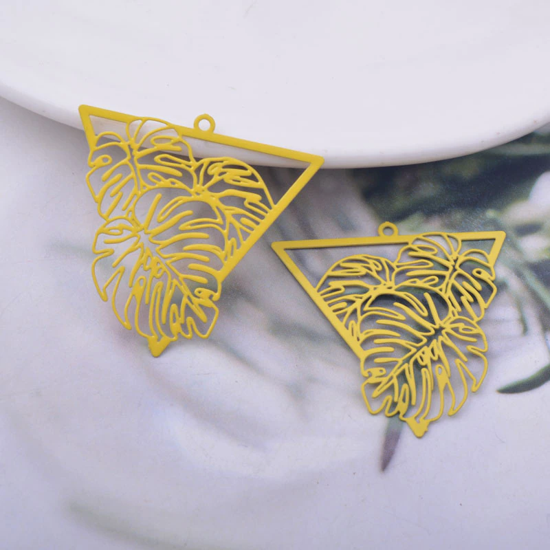 Miniature : 2 estampes triangle et feuilles de monstera - 33 x 33 mm - laiton -  10 coloris