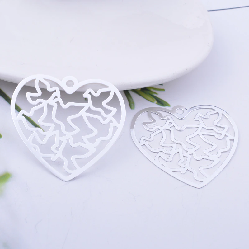 Miniature : 2 estampes coeur motif colombe -  39 x 37 mm - laiton peint - 11 coloris
